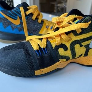 Nike size 5Y basketball sneakers great condition kyrie
